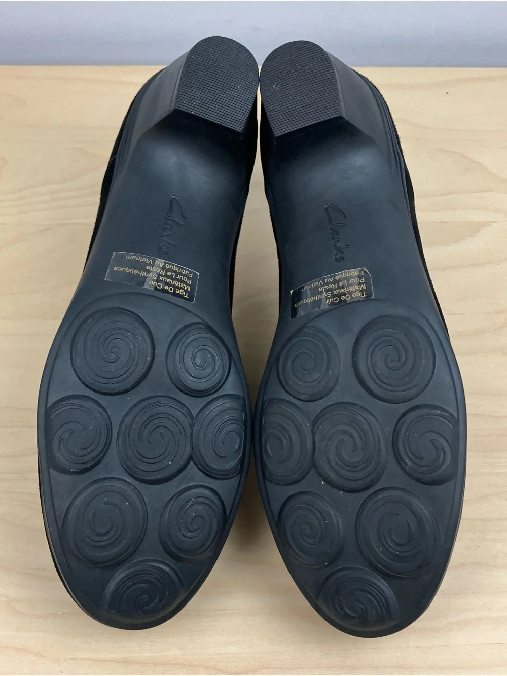Clarks Artisan Women’s Size 8.5 M Black Suede Mary Jane Pumps Slip On